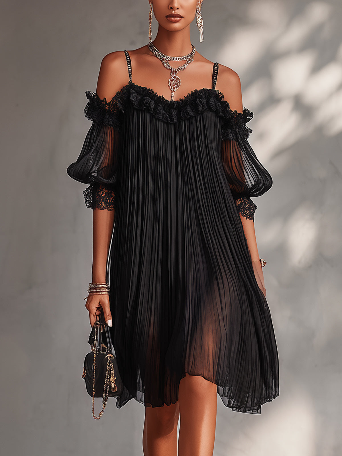 Margaret | Robe mini en chiffon noir à design décolleté et finitions en dentelle