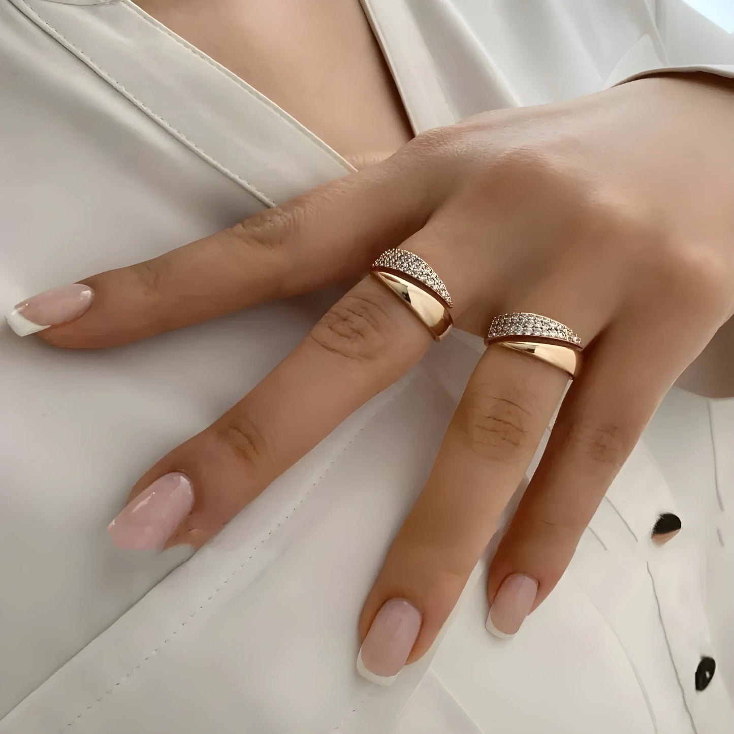 Bague Élégante avec Pierres Brillantes