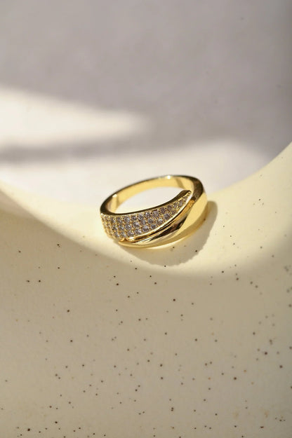 Bague Élégante avec Pierres Brillantes