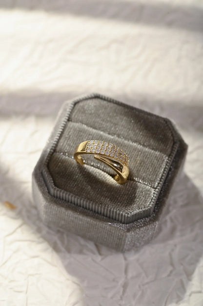 Bague Élégante avec Pierres Brillantes