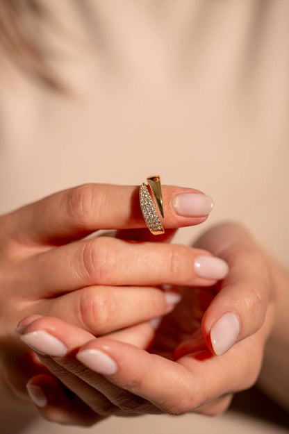 Bague Élégante avec Pierres Brillantes